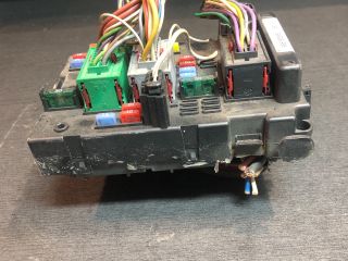 bontott PEUGEOT 206 Biztosítéktábla Motortér