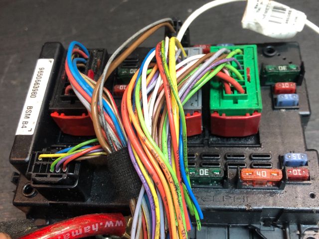 bontott PEUGEOT 206 Biztosítéktábla Motortér