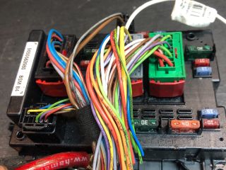 bontott PEUGEOT 206 Biztosítéktábla Motortér