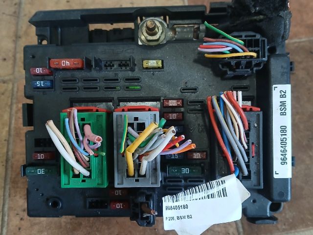 bontott PEUGEOT 206 Biztosítéktábla Motortér