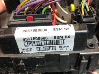 bontott PEUGEOT 206 Biztosítéktábla Motortér