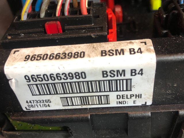 bontott PEUGEOT 206 Biztosítéktábla Motortér