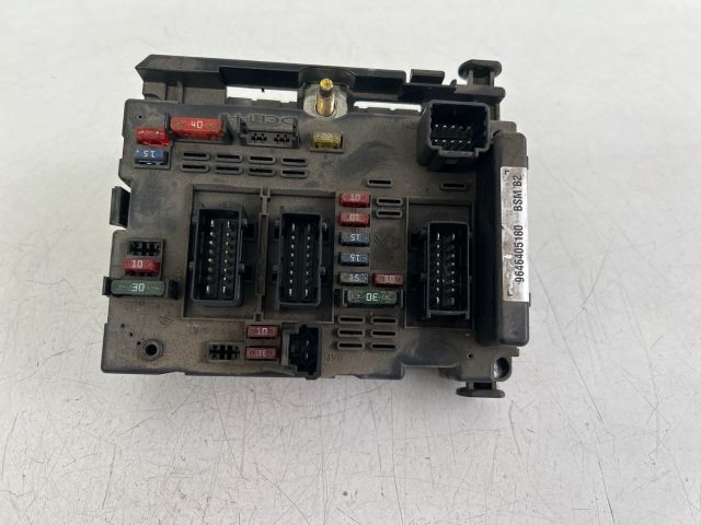 bontott PEUGEOT 206 Biztosítéktábla Motortér