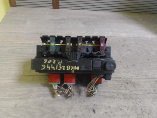 bontott PEUGEOT 206 Biztosítéktábla Motortér