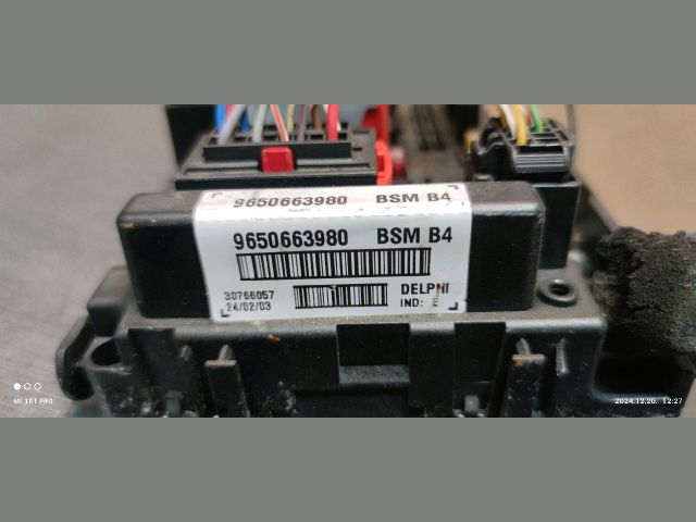 bontott PEUGEOT 206 Biztosítéktábla Motortér