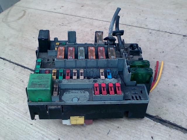 bontott PEUGEOT 206 Biztosítéktábla Motortér