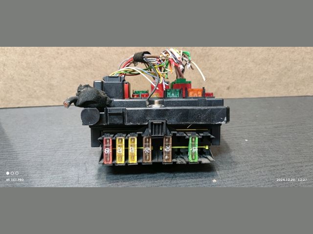 bontott PEUGEOT 206 Biztosítéktábla Motortér