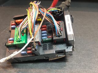 bontott PEUGEOT 206 Biztosítéktábla Motortér