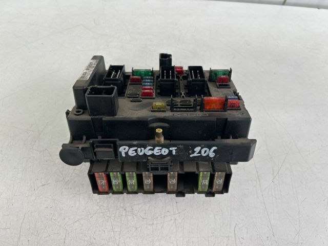 bontott PEUGEOT 206 Biztosítéktábla Motortér