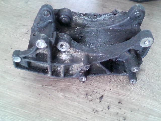 bontott PEUGEOT 206 Generátor Tartó Bak