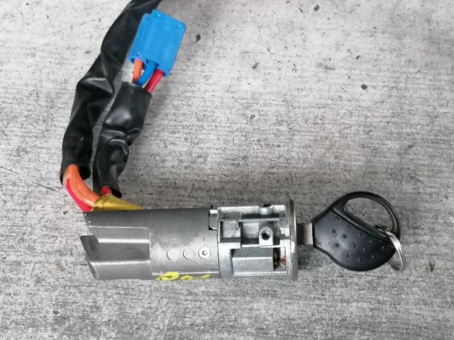 bontott PEUGEOT 206 Gyújtáskapcsoló Házzal