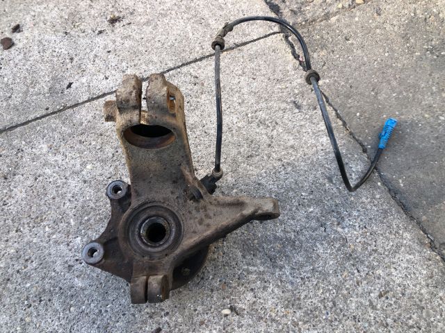 bontott PEUGEOT 206 Jobb első Csonkállvány Kerékaggyal