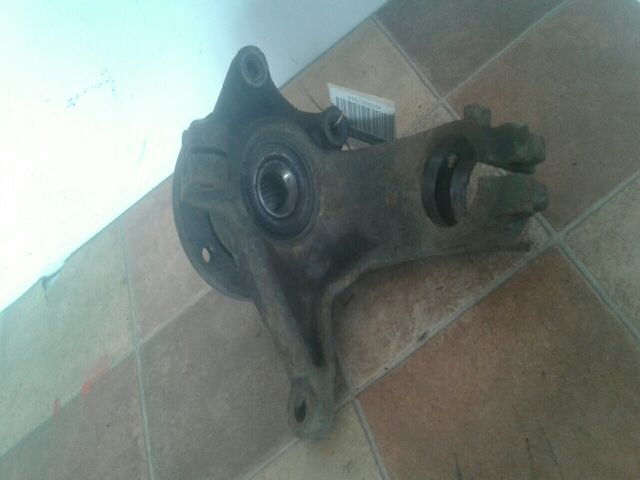 bontott PEUGEOT 206 Jobb első Csonkállvány Kerékaggyal