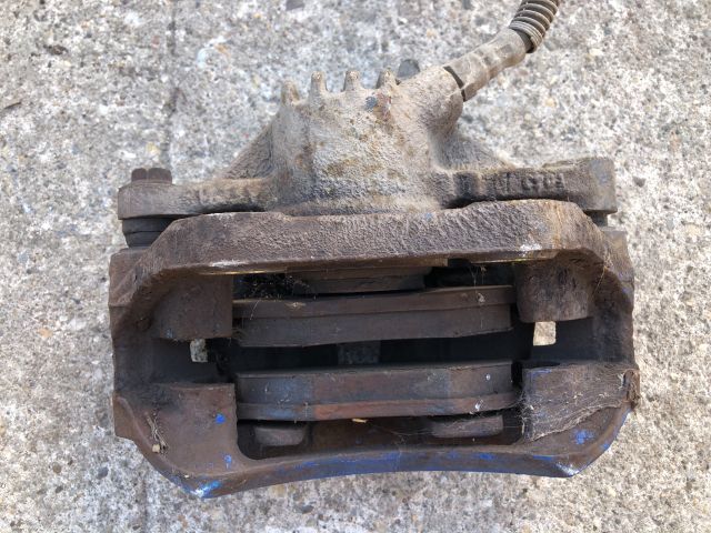 bontott PEUGEOT 206 Jobb első Féknyereg Munkahengerrel