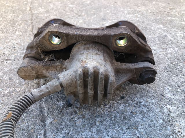 bontott PEUGEOT 206 Jobb első Féknyereg Munkahengerrel