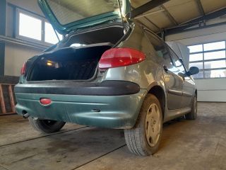 bontott PEUGEOT 206 Jobb első Féknyereg Munkahengerrel