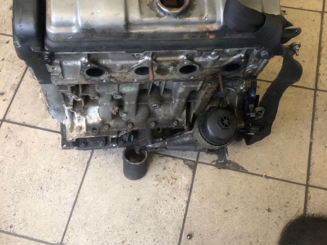 bontott PEUGEOT 206 Motor (Fűzött blokk hengerfejjel)