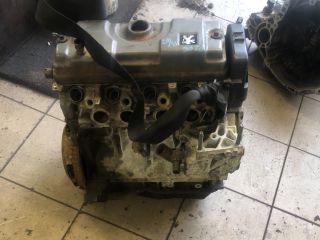 bontott PEUGEOT 206 Motor (Fűzött blokk hengerfejjel)