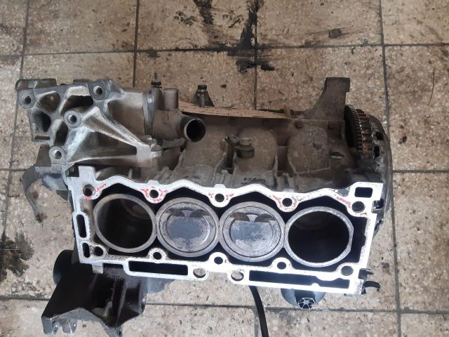 bontott PEUGEOT 206 Motor (Fűzött blokk hengerfejjel)