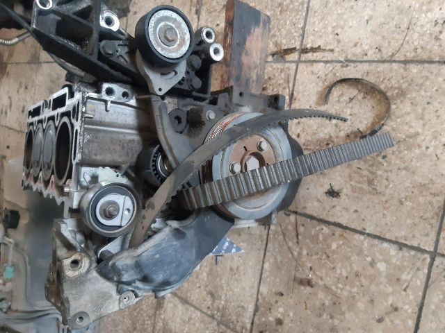 bontott PEUGEOT 206 Motor (Fűzött blokk hengerfejjel)
