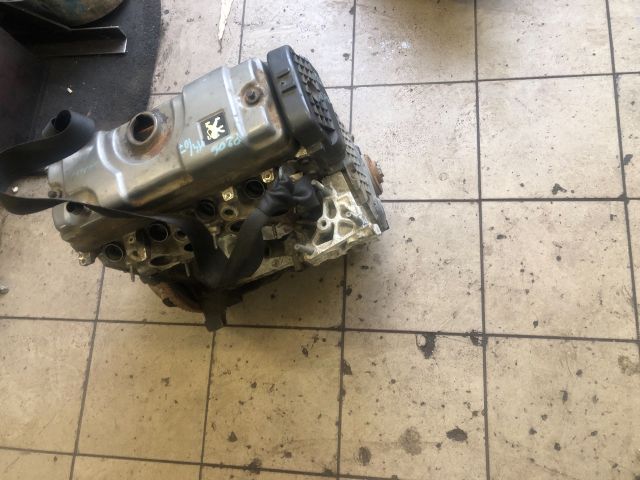 bontott PEUGEOT 206 Motor (Fűzött blokk hengerfejjel)