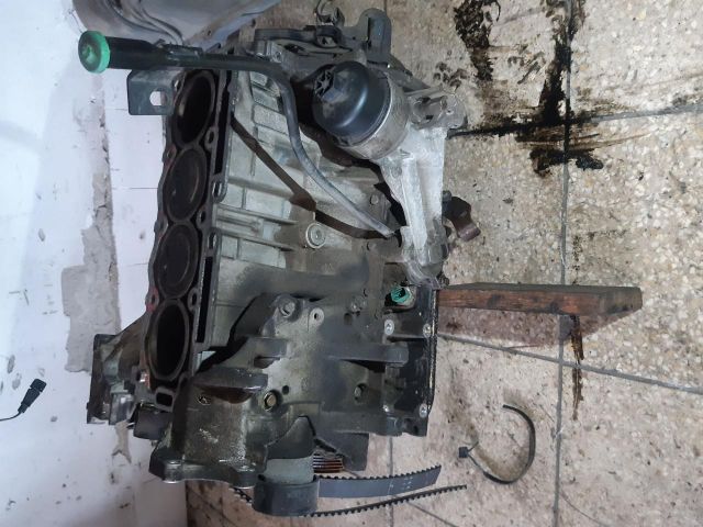 bontott PEUGEOT 206 Motor (Fűzött blokk hengerfejjel)