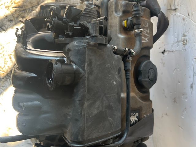 bontott PEUGEOT 206 Motor (Fűzött blokk hengerfejjel)