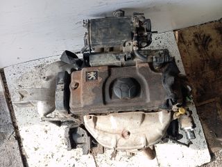 bontott PEUGEOT 206 Motor (Fűzött blokk hengerfejjel)