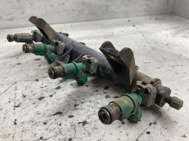 bontott PEUGEOT 206 Porlasztó Sor / Híd