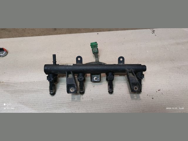 bontott PEUGEOT 206 Porlasztó Sor / Híd