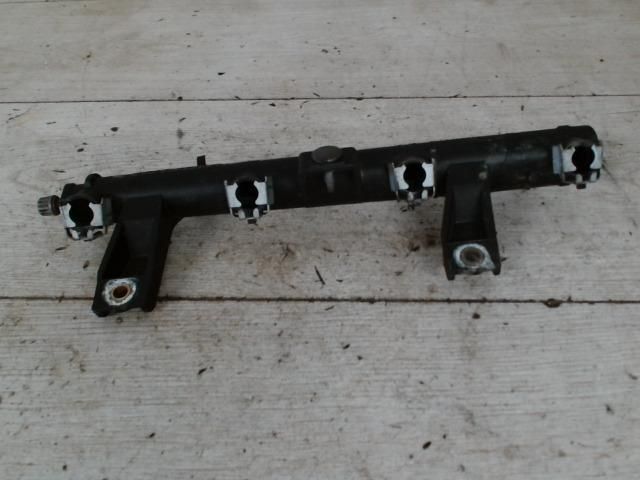 bontott PEUGEOT 206 Porlasztó Sor / Híd