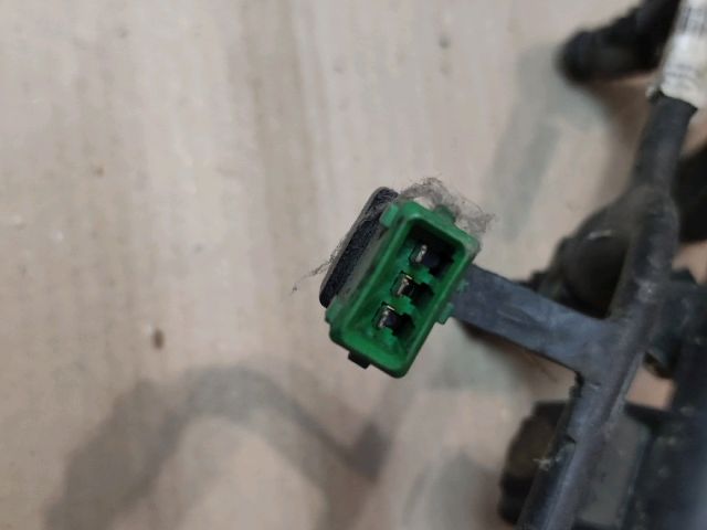 bontott PEUGEOT 206 Porlasztó Sor / Híd