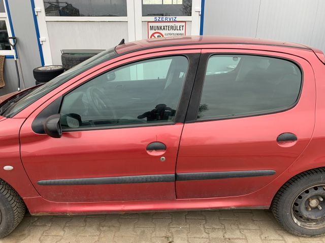 bontott PEUGEOT 206 Vízhűtő Radiátor (Klímás)