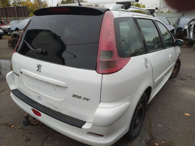 bontott PEUGEOT 206 Jobb első Csonkállvány Kerékaggyal