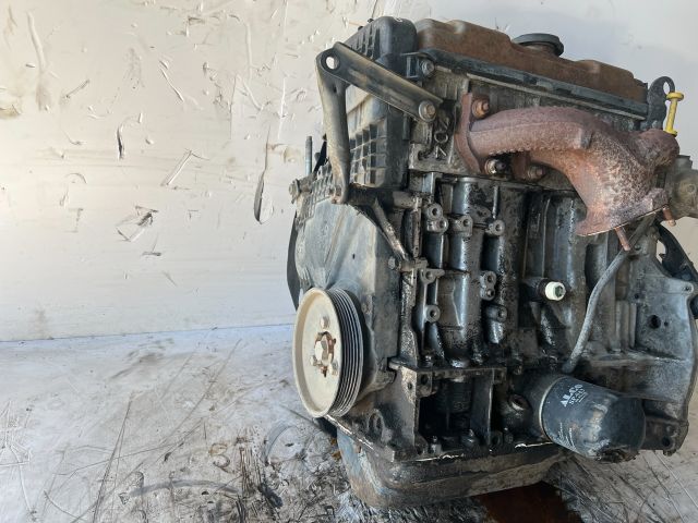 bontott PEUGEOT 206 Motor (Fűzött blokk hengerfejjel)