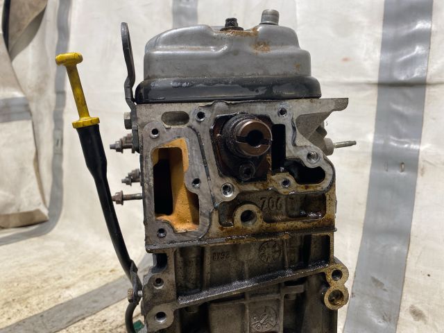 bontott PEUGEOT 206 Motor (Fűzött blokk hengerfejjel)