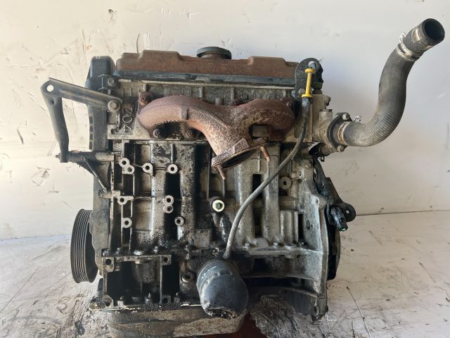 bontott PEUGEOT 206 Motor (Fűzött blokk hengerfejjel)