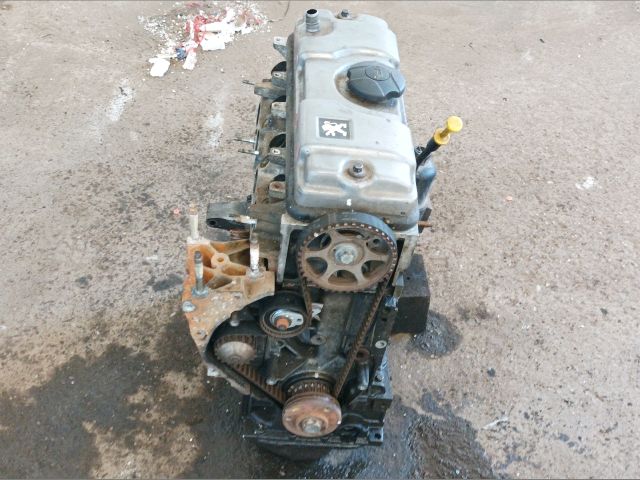 bontott PEUGEOT 206 Motor (Fűzött blokk hengerfejjel)