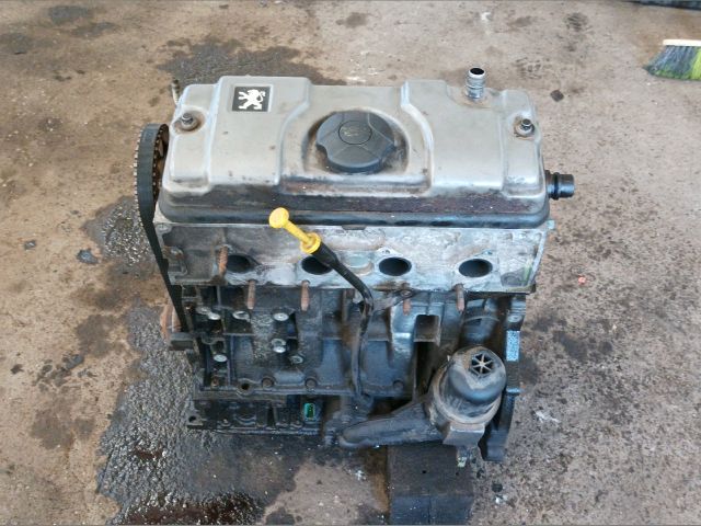 bontott PEUGEOT 206 Motor (Fűzött blokk hengerfejjel)