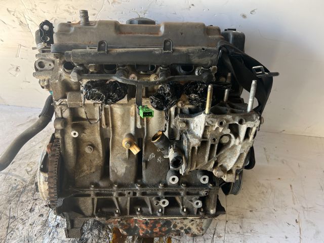 bontott PEUGEOT 206 Motor (Fűzött blokk hengerfejjel)