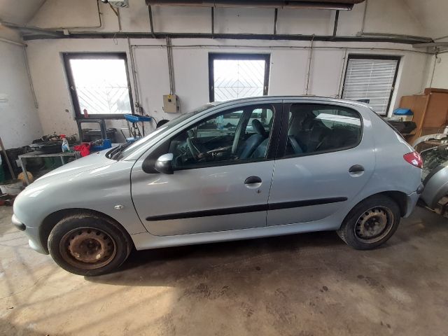 bontott PEUGEOT 206 Bal első Féknyereg Munkahengerrel