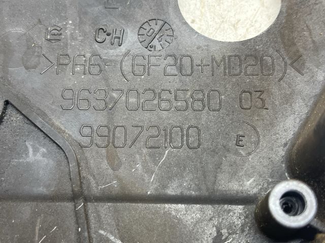 bontott PEUGEOT 206 Felső Vezérlés Burkolat