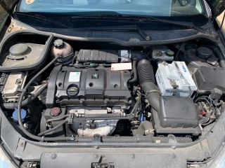 bontott PEUGEOT 206 Motor (Fűzött blokk hengerfejjel)