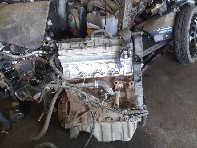 bontott PEUGEOT 206 Motor (Fűzött blokk hengerfejjel)