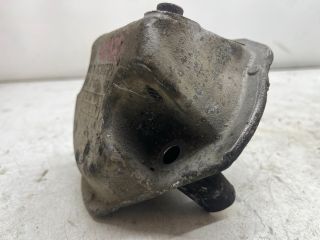 bontott PEUGEOT 206 Motor Tartó Bak (Fém)