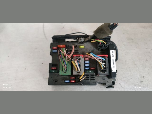 bontott PEUGEOT 206 Biztosítéktábla Motortér