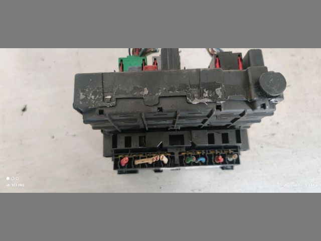 bontott PEUGEOT 206 Biztosítéktábla Motortér