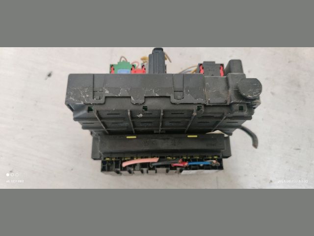 bontott PEUGEOT 206 Biztosítéktábla Motortér