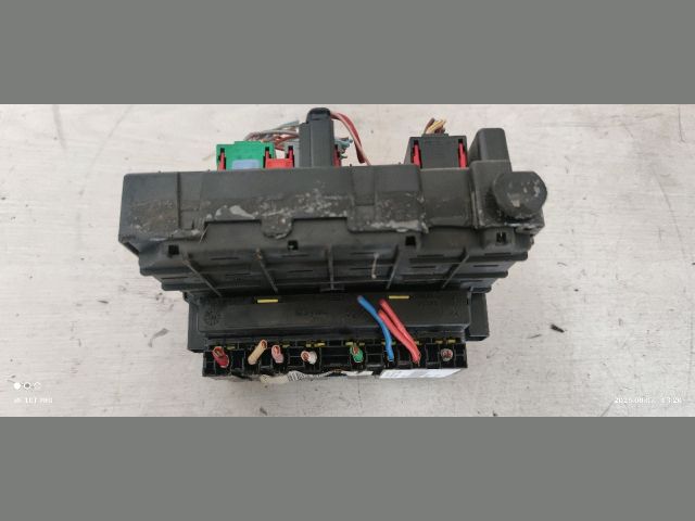 bontott PEUGEOT 206 Biztosítéktábla Motortér