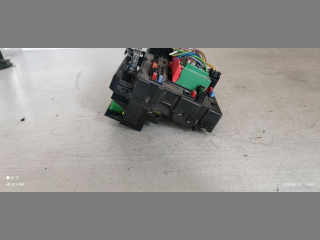 bontott PEUGEOT 206 Biztosítéktábla Motortér